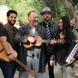 Colin Hay – Get Rid of the Minstrel – 4****