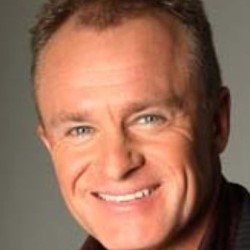 Bobby Davro is the Funny Magnet – 2.5 Stars