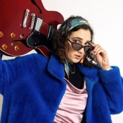 Sophie Banister- Let Me Be the Cool Aunt 4****