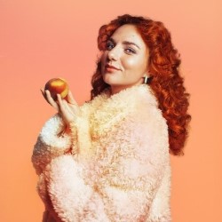 Ania Magliano:Peach fuzz  4★★★★½