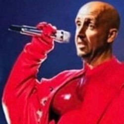 0 Hair – Bald Man Sings Rihanna : 3***